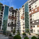 Urban Taft Stay Skopje-Modern Vodno View Suite With Private Parking 아파트 *