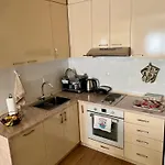 아파트 Urban Taft Stay Skopje-Modern Vodno View Suite With Private Parking *