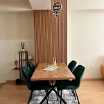 Urban Taft Stay Skopje-Modern Vodno View Suite With Private Parking 아파트