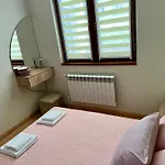 Urban Taft Stay Skopje-Modern Vodno View Suite With Private Parking 아파트 *