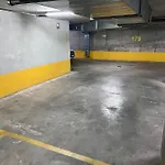 아파트 Urban Taft Stay Skopje-Modern Vodno View Suite With Private Parking