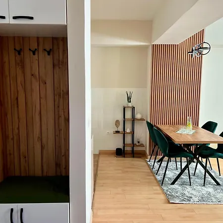 아파트 Urban Taft Stay Skopje-Modern Vodno View Suite With Private Parking *